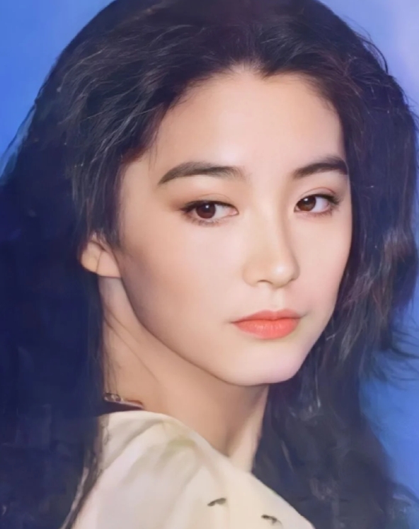 林青霞42高龄诞下长女，丈夫是真爱她