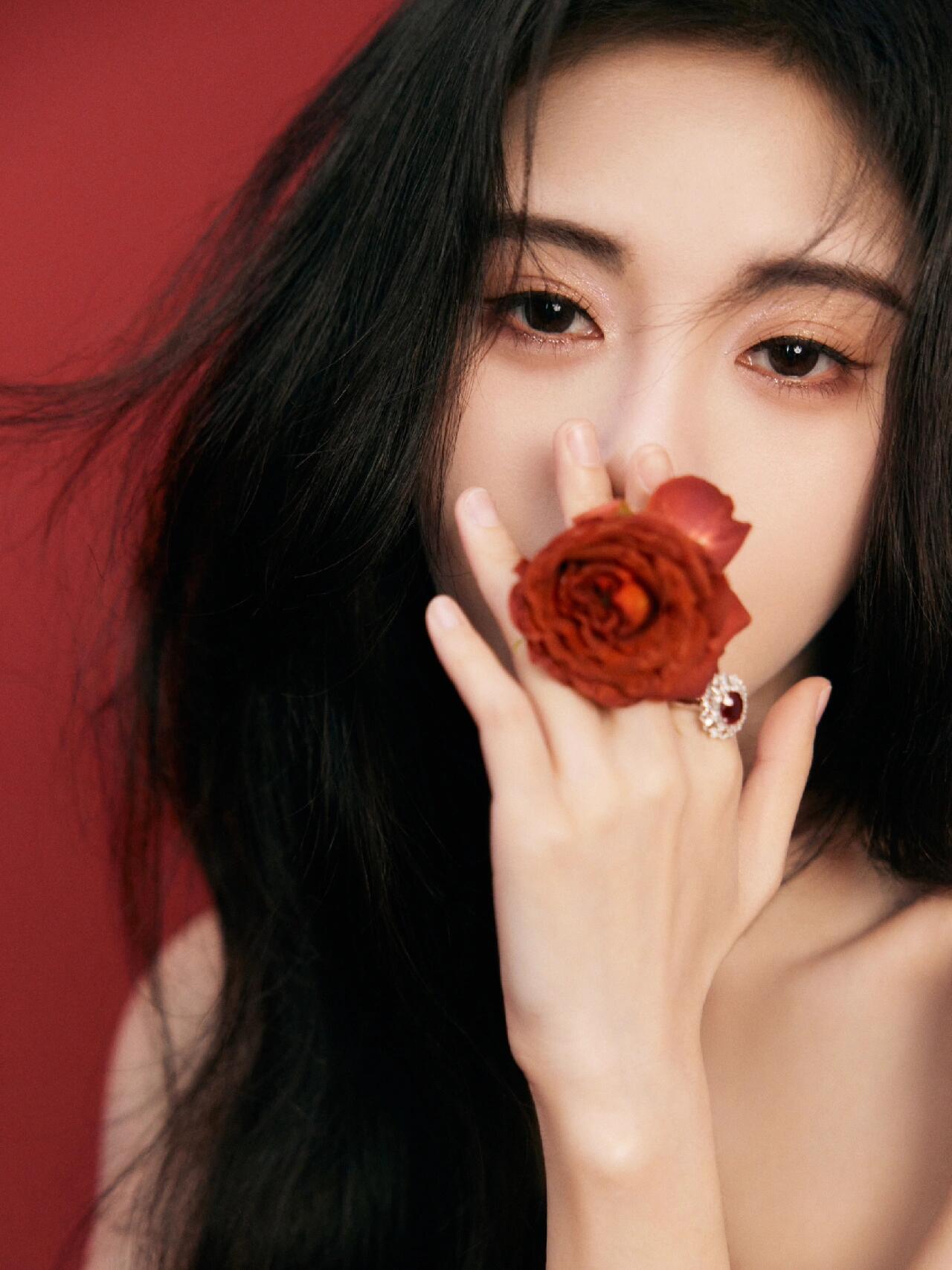 鞠婧祎花瓣裙