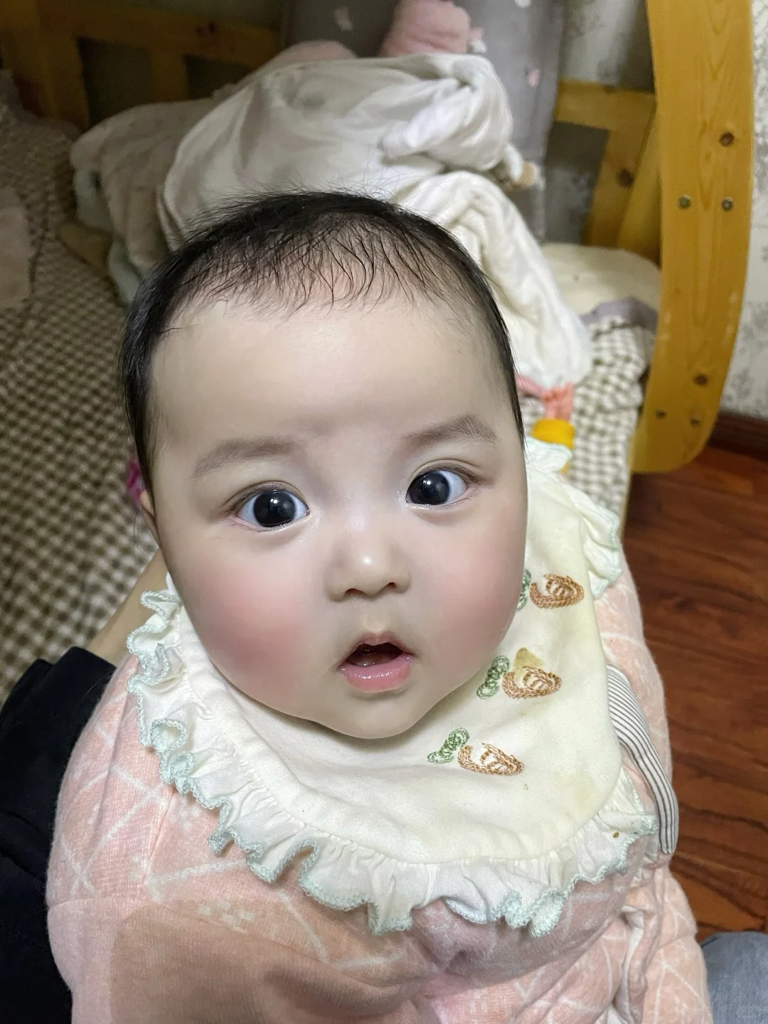 女儿长这样，城里的亲戚叫我们送去…
过年走亲戚，不少朋友和亲戚都说孩子长得太可爱