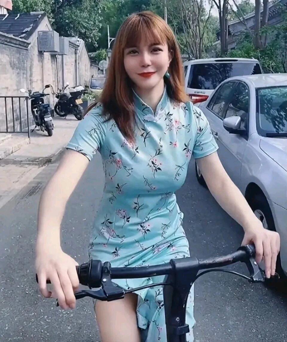 马诺是一位多才多艺的艺人