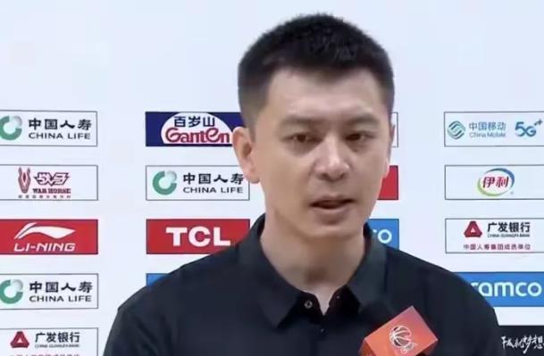 杨鸣一手好牌打得稀巴烂，咪咕解说一直夸张王岚嵚和赵继伟成了笑话。赵继伟下滑严重，