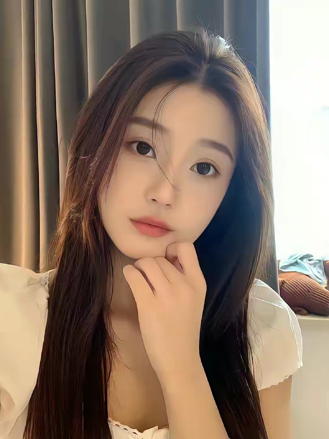 想问大家一个问题，

一个刚拿到驾照的新手司机，
是直接买一辆新车开，
一步到位