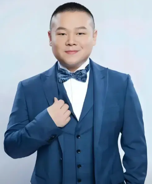 岳云鹏24小时内的反转挺让人深思的。春晚他的相声被骂，说不好笑、尬聊，可后来才知