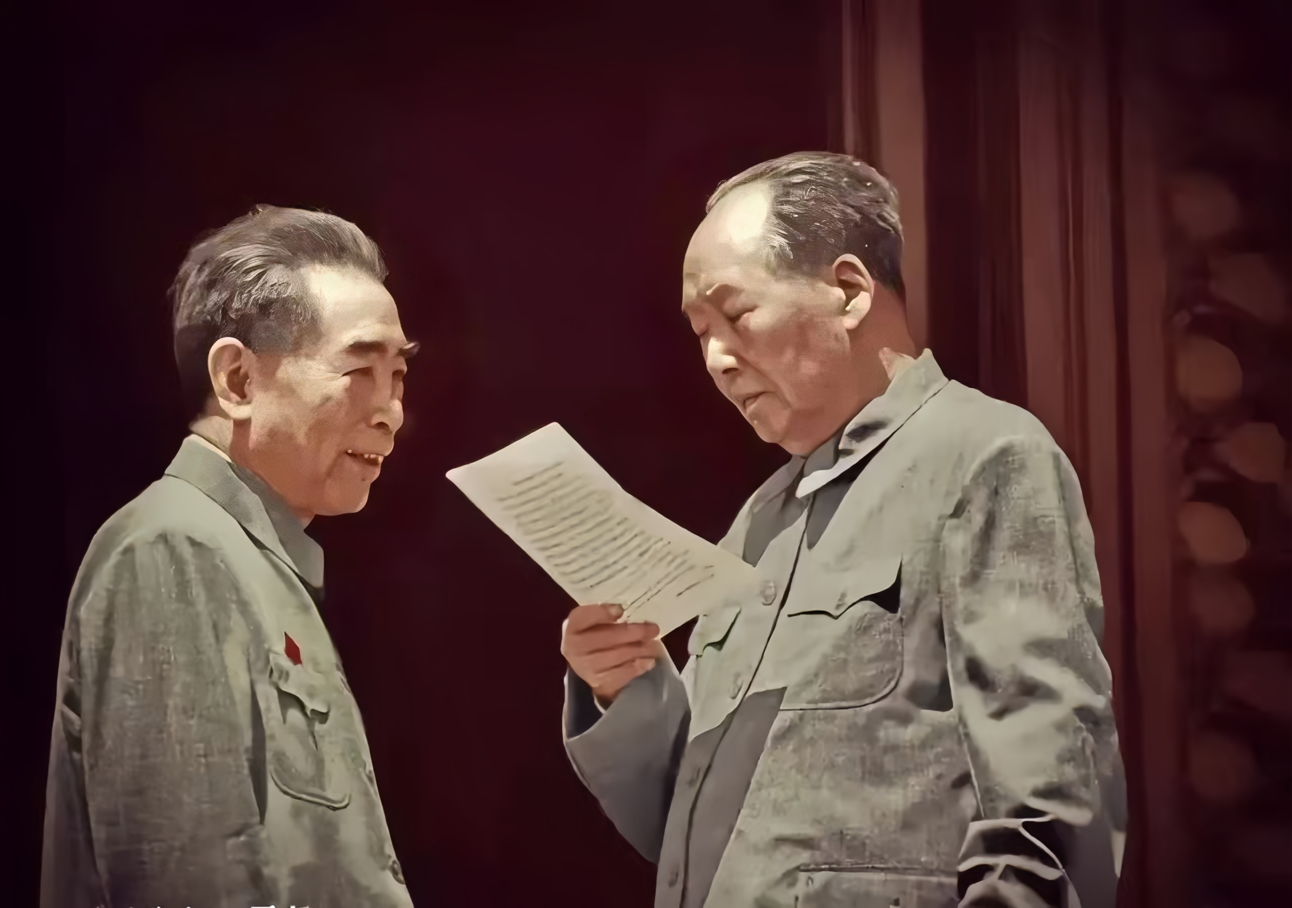 从新中国成立，或者可以说从1945年七大召开，到1976年，这是毛主席时代。在毛