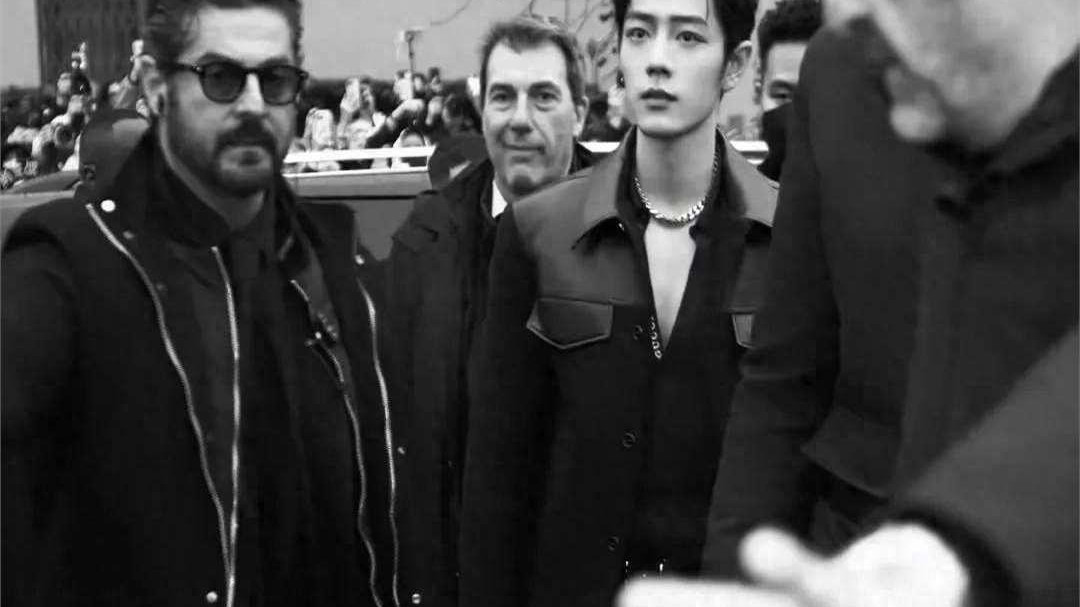 奚梦瑶维密摔倒后，重回T台走秀！气场全开被赞国模台步第一