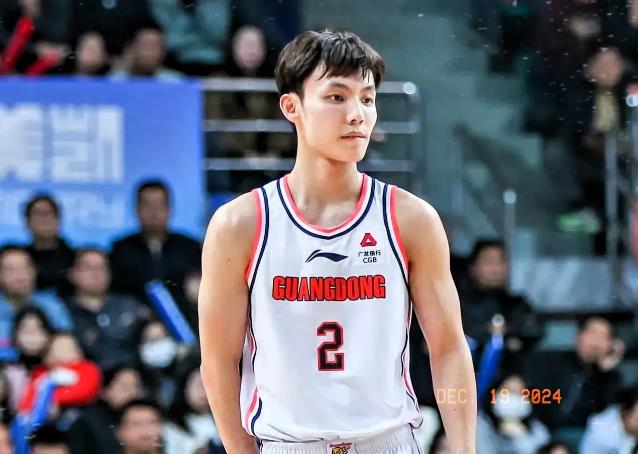CBA今晚全结束！看看排名，5点想不通
1、想不通，广东排名快出前10了，昨天看