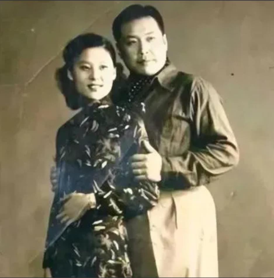 1936年，袁世凯的女儿大婚，新郎却嫌弃她不是处子之身，骂她水性杨花，新娘冷哼一