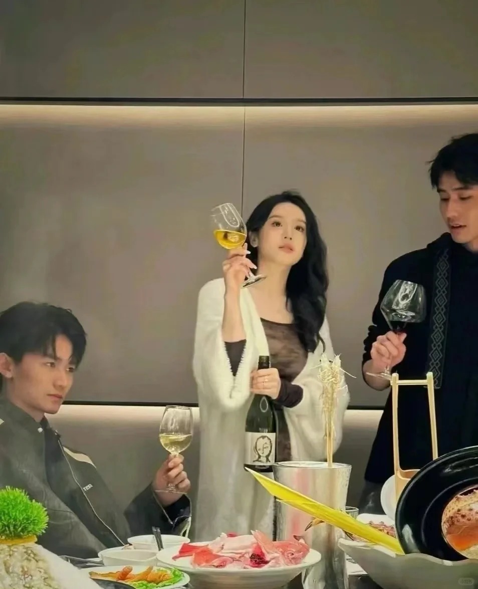 1、少操心男朋友的事，也别管他和其他异性来往，不行就拜拜，想安稳和你过日子的人从