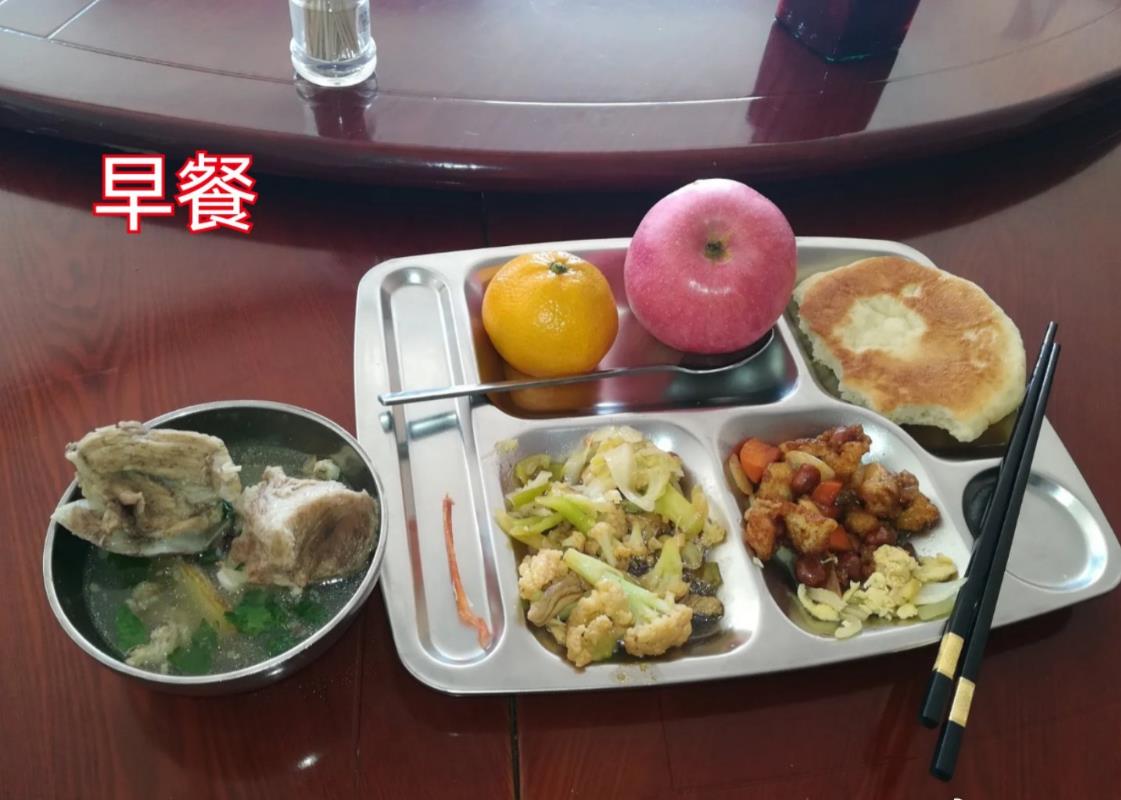 出差去河南某钢企（国企）维护保养设备，他们食堂提供的早、中、晚免费餐。这伙食算什