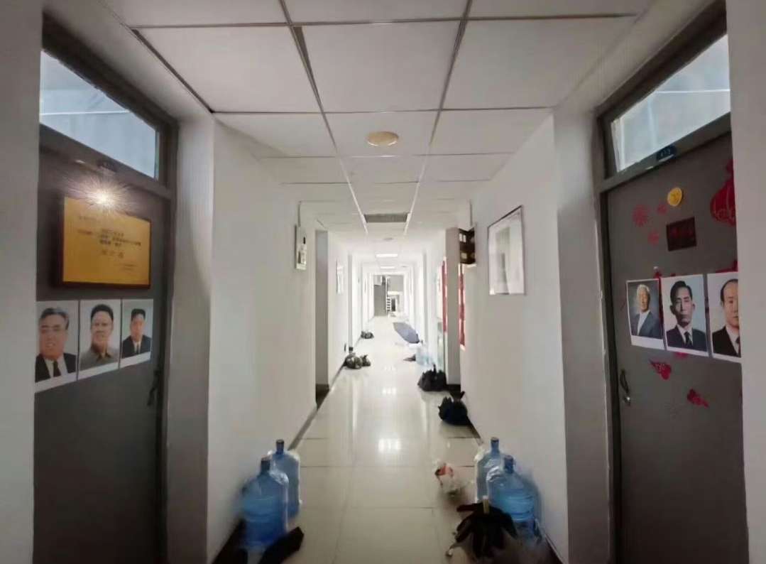 这两个宿舍关系一定不好吧