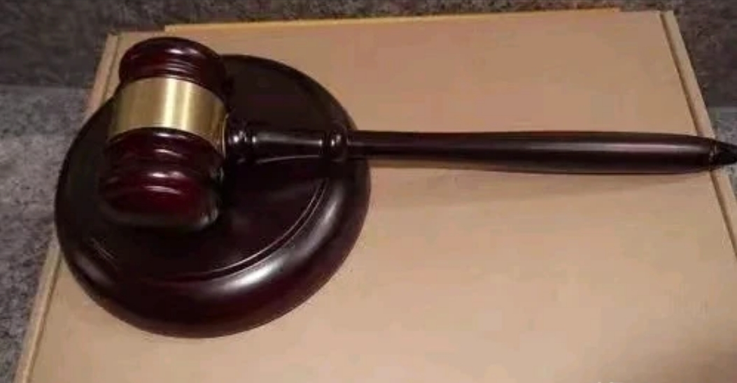 吉林辽源，男子与前妻发生争吵，前妻情人到场后，表示双方已离婚，男子无权再管，并当