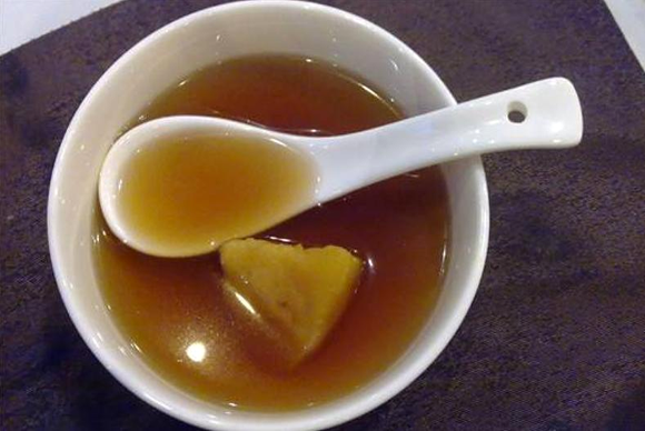 喝姜汤暖胃是错觉，实际可能在伤胃