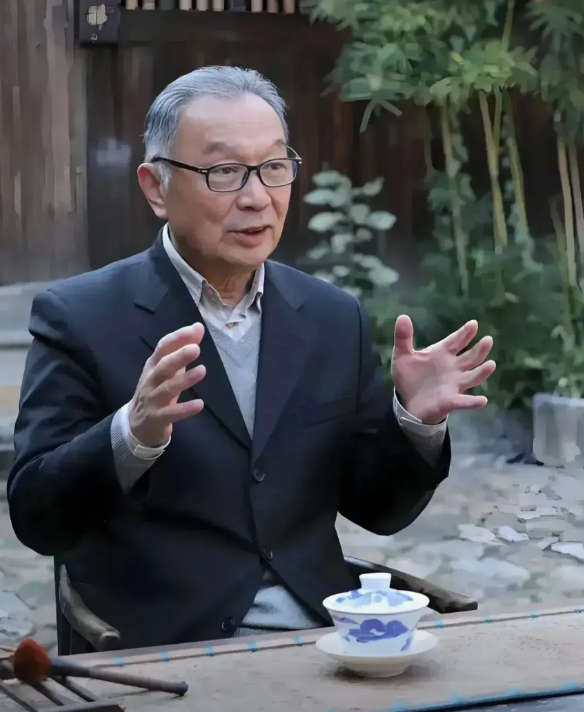 当时的汉人为什么会接受清朝三百年的统治而不不掀翻?

1. 清朝取消了前朝繁重的