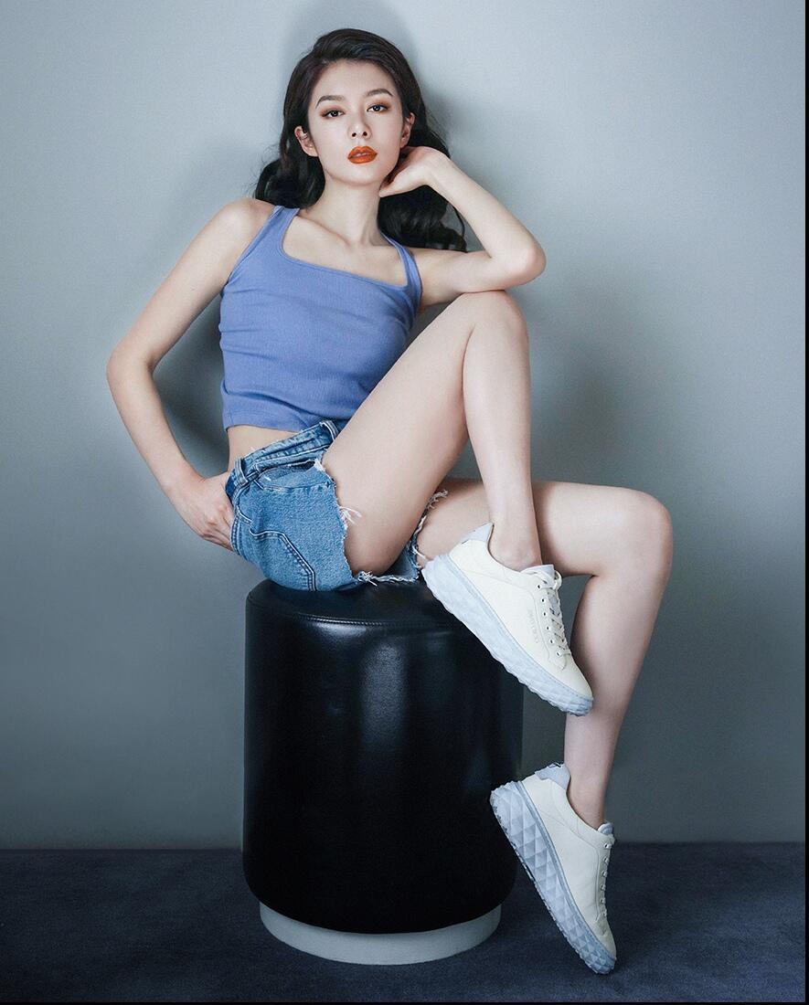 傅菁的早年经历