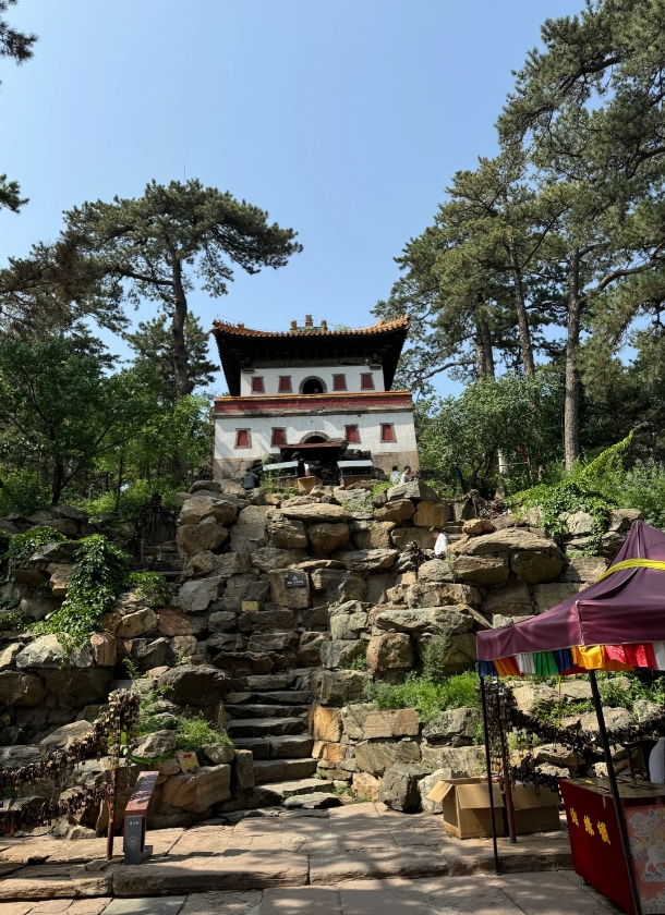 昨天出发准备去塞罕坝、乌兰布统看看。担心体力透支，准备走走停停。上午11点多从家