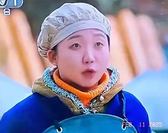 丑哭了……
这个叫辣目洋子的是个什么东东……
导演在哪里找来的演《六姊妹》里的老