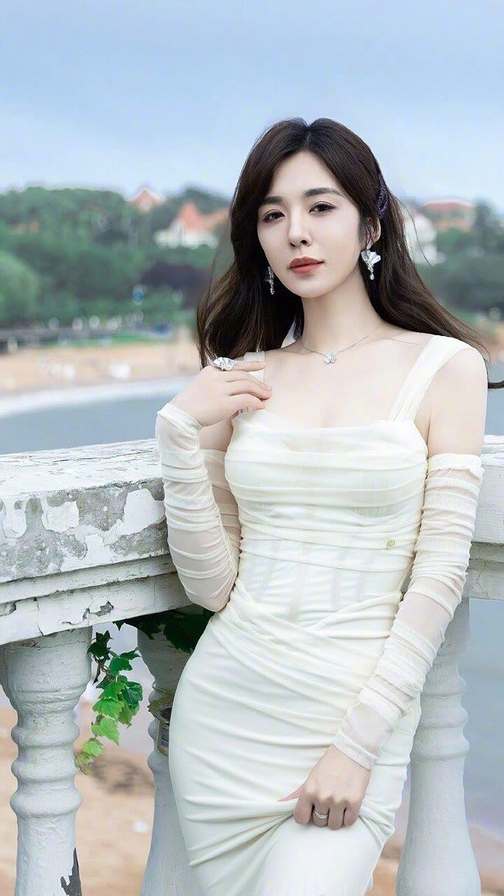 王晓晨——清雅素丽