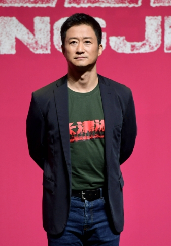 吴京到底做错了什么？
有人能给详细解释一下吗？
我理解的是:一个文化程度不高的演