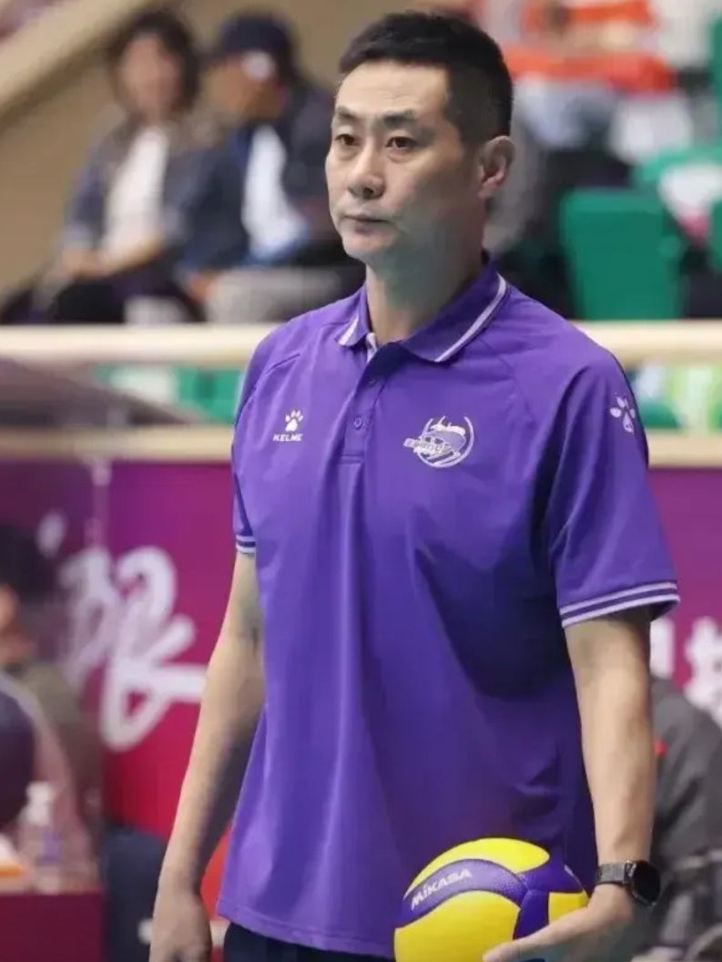 中国女排聘请外教的几率大增
之所以做出这样的判断是因为:一方面，天津女排代理主教