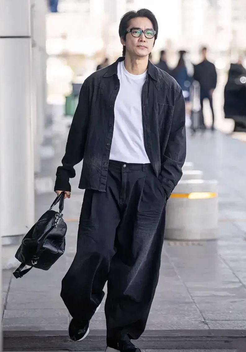 我的天，48岁！
这哪里是48！这明明像18！
作为刘亦菲唯一公开的一任男友
如