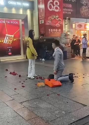 大哥这是求婚失败了吗？