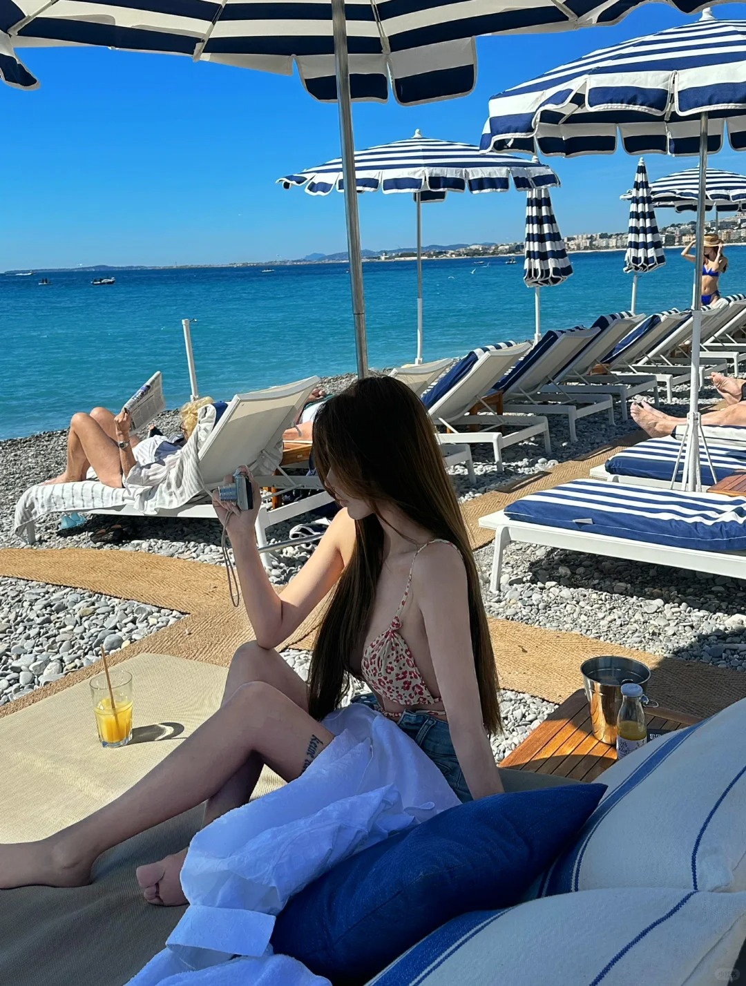 尼斯的海边
☁️一到晴天大家都来晒日光浴了