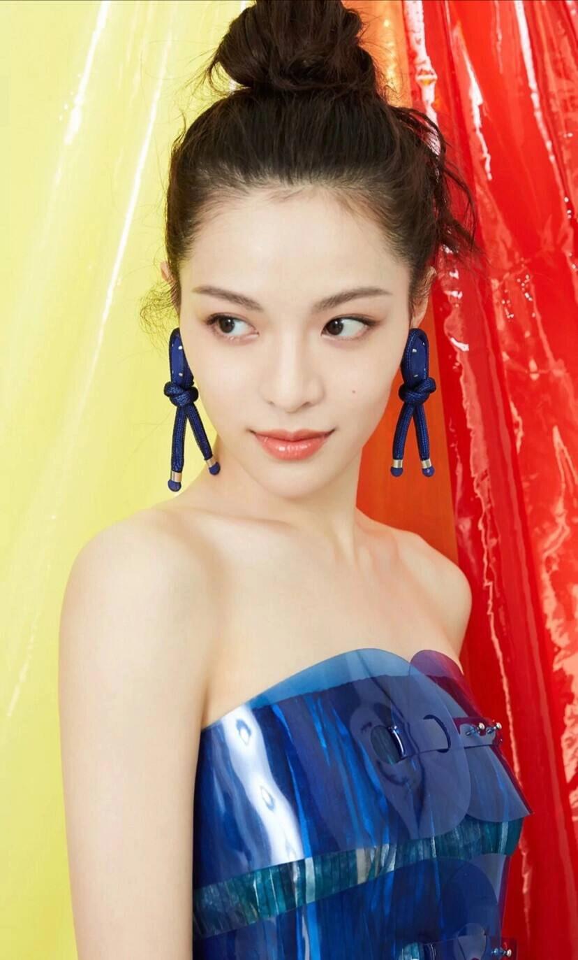 钟楚曦：从无名小卒到娱乐圈天后之路