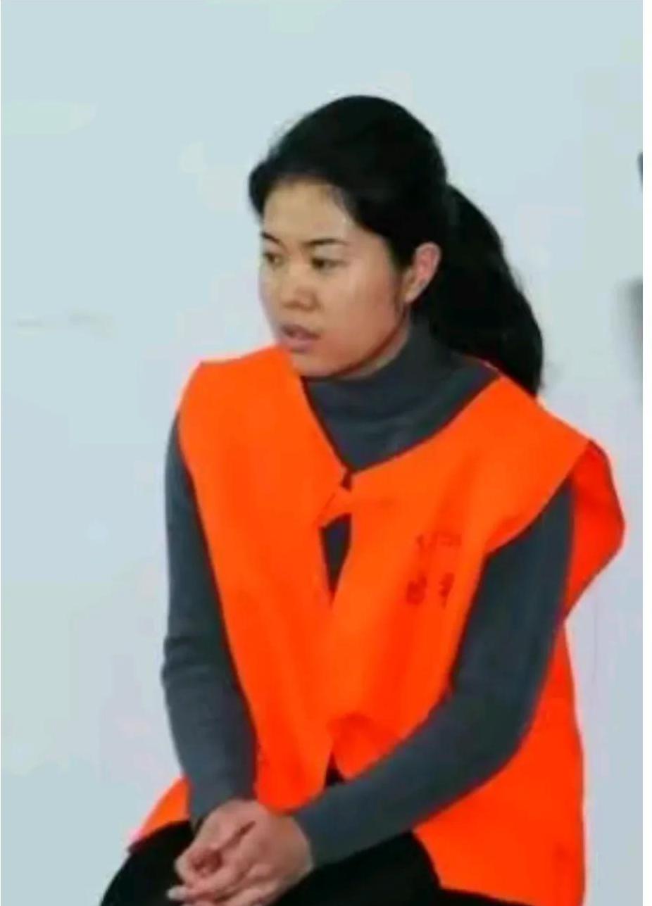 杀人团伙女魔头比电视剧更狠毒

                        