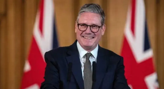 英国首相基尔·斯塔默爵士表示，尽管美国最近发表了种种言论，但他支持乌克兰加入北约
