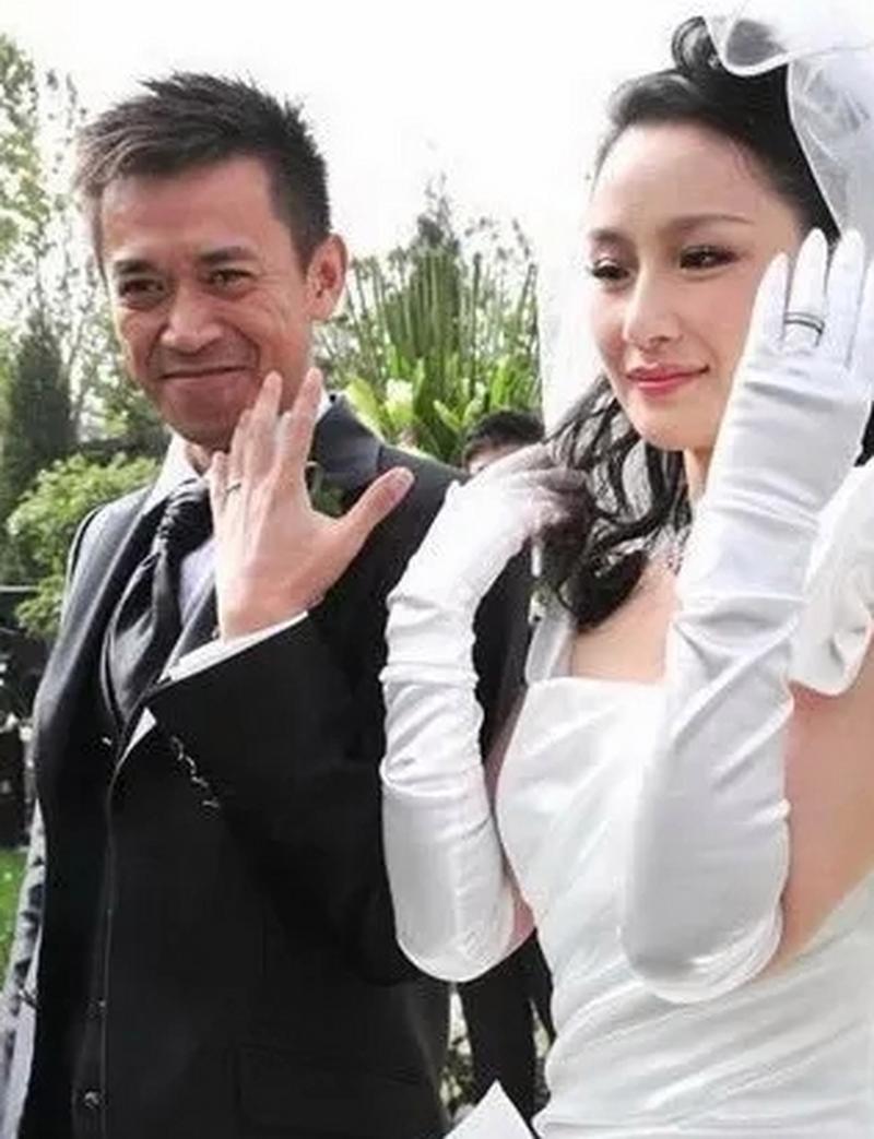 2009年，38岁的王学兵迎娶29岁的孙宁，结婚王学兵一分钱不花，房子孙宁出钱买