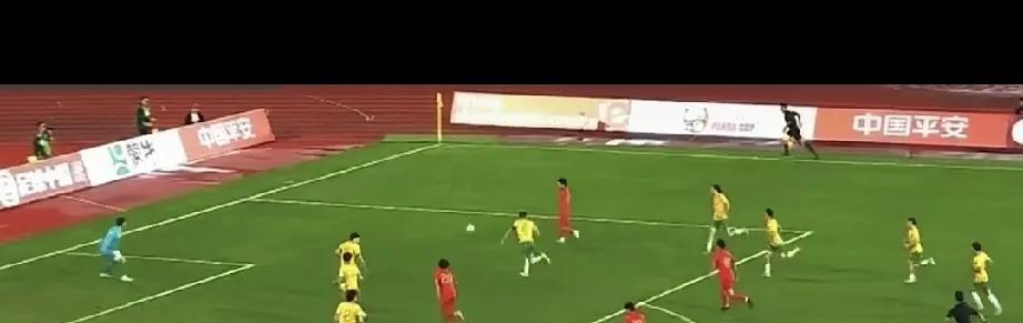 亚洲足球各国足球小动作一览表：
1，沙特：卧草战术延误时间，
2，日本：小动作挑