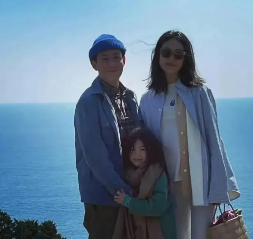 陈冠希，这才是人生赢家啊！

25年2月的17日的下午，突然在网上刷到了陈冠希的