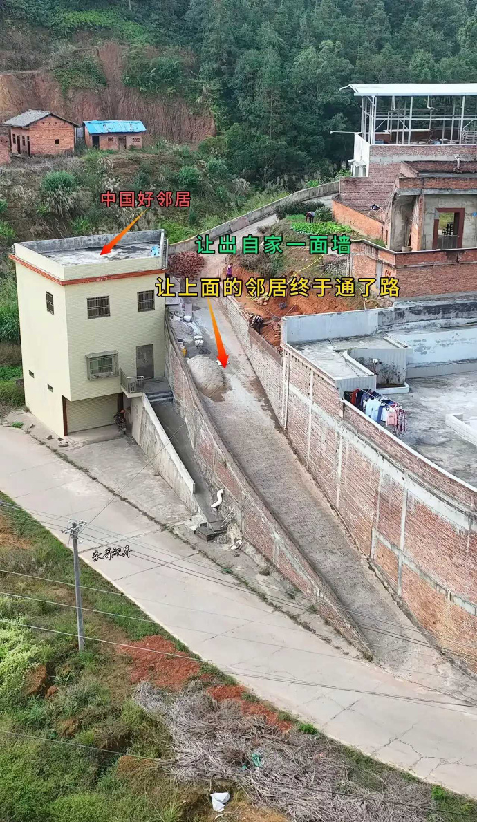 右边的那么大场地，为何不让？ ​​​