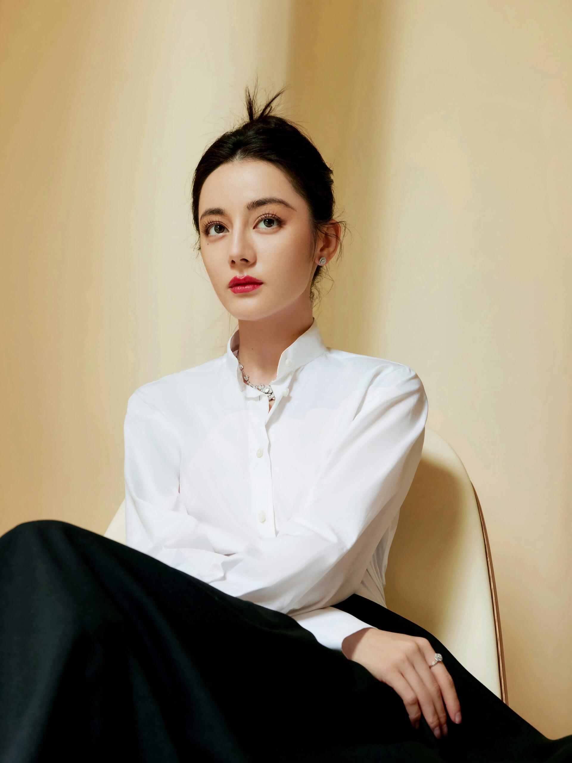 迪丽热巴优雅女孩