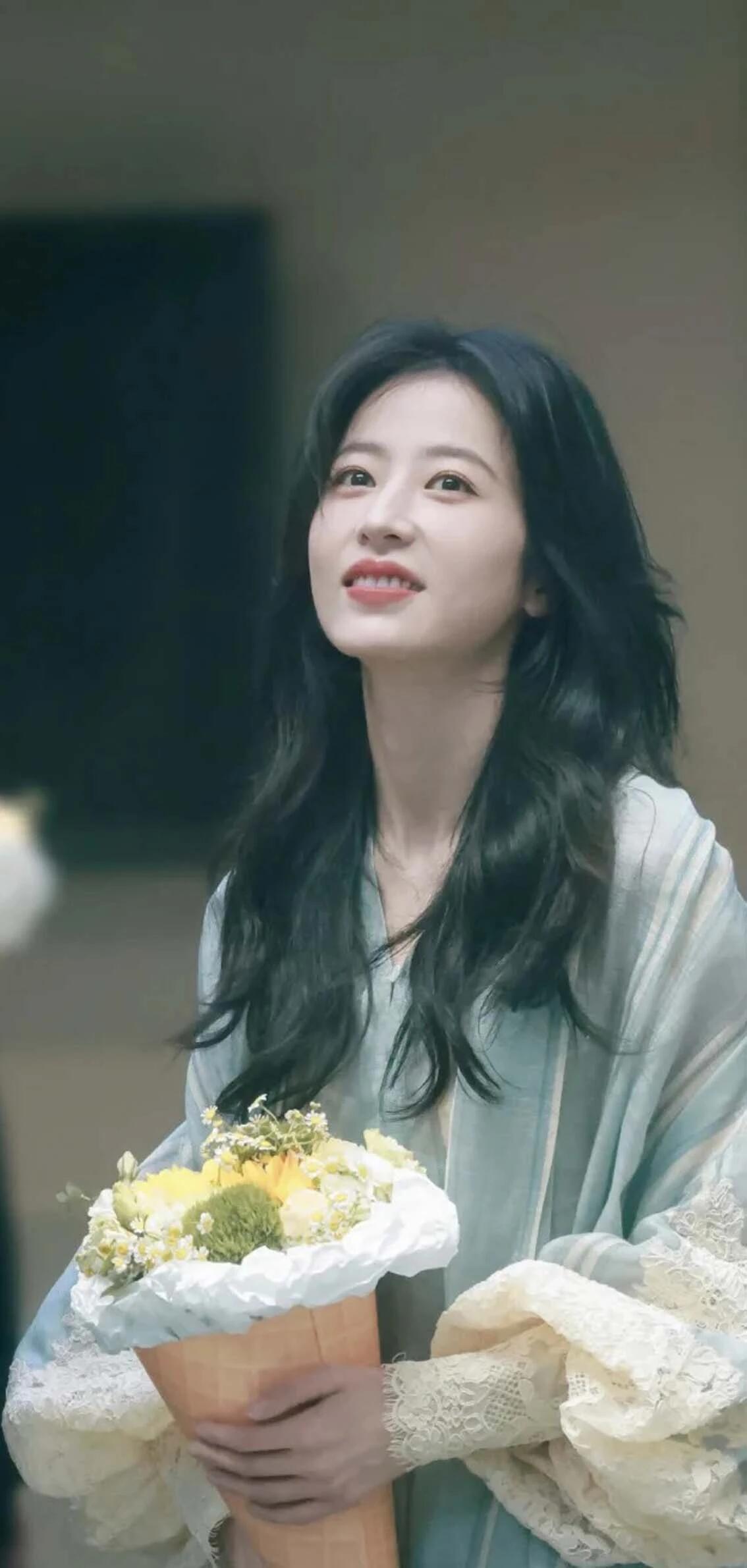 周雨彤——婀娜多姿