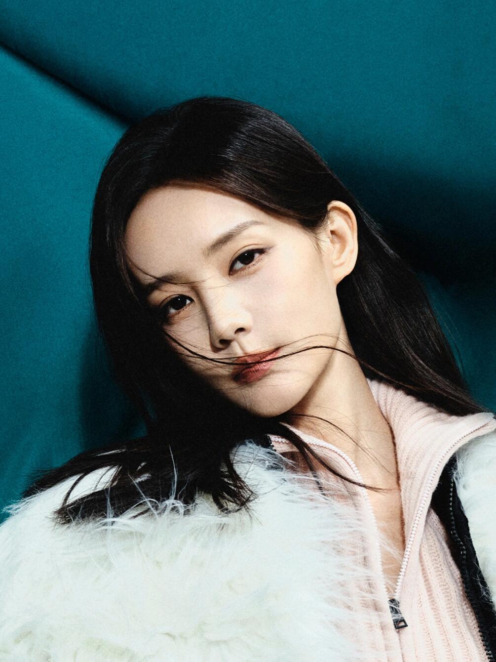 李一桐是一位才华横溢、努力进取的女演员