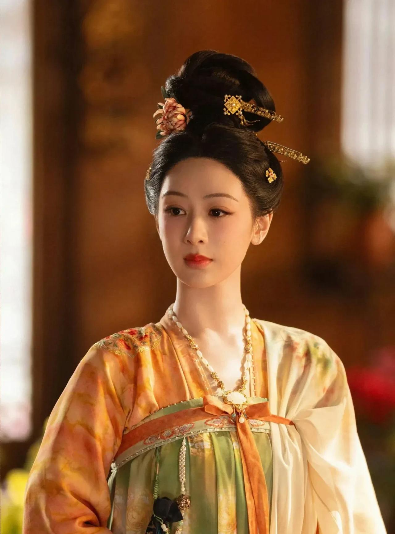 为什么杨紫无背景无资本，资源却从来不断？
首先，在李现最新的采访上就说过，杨紫是