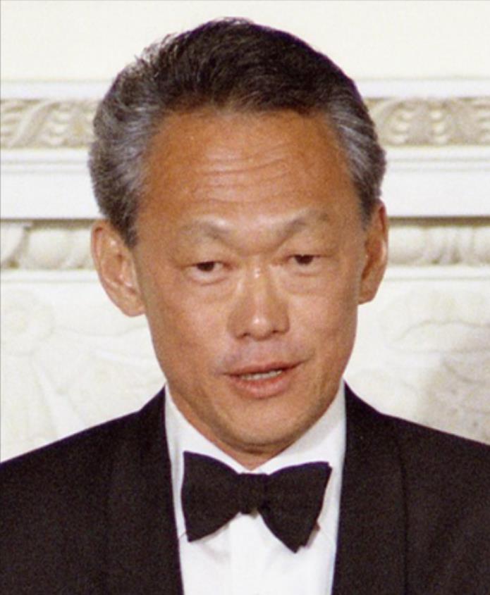 1965年，新加坡脱离马来西亚独立建国后，他们希望将汉语确立为国语，但李光耀对此