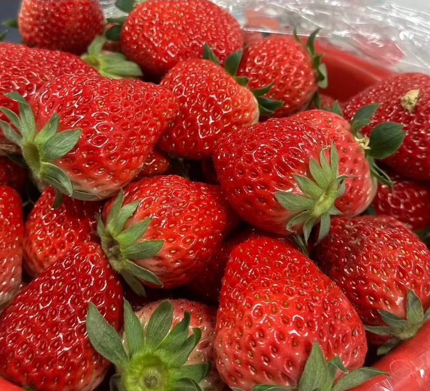 昨天发工资了，虽然工资不多才4500元，但也是自己工作一个月辛苦换来的报酬，路过