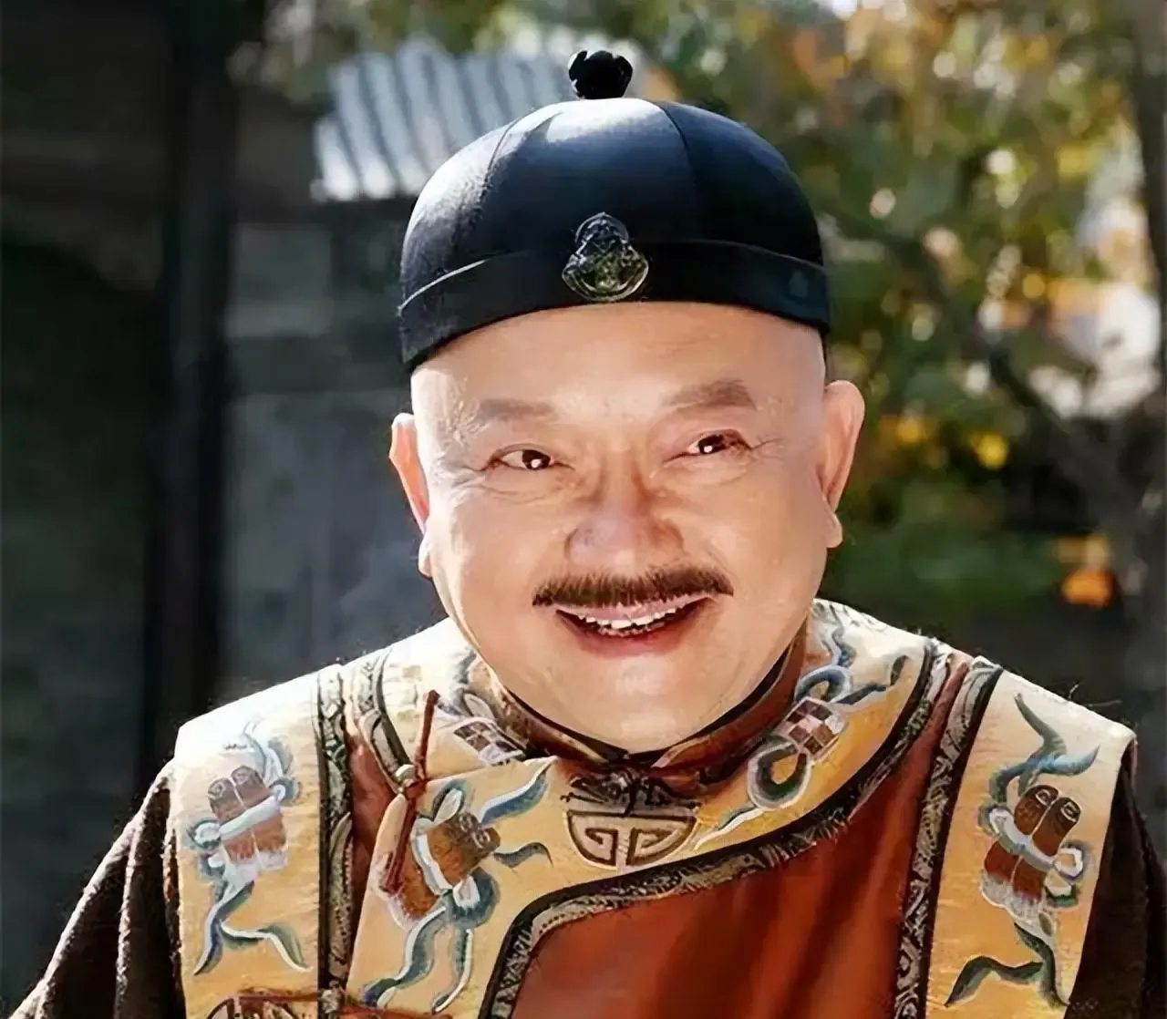 清朝的那些满族名人，姓和名从来没有同框出现过。甚至基本上是称名，他们姓无论是日常