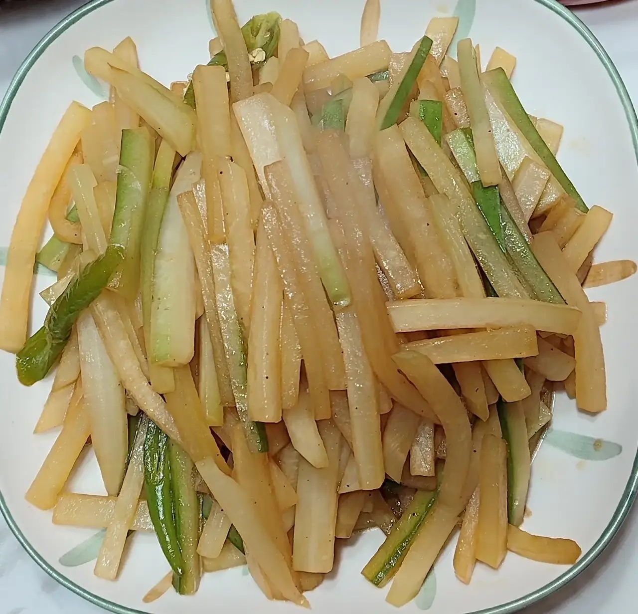 公公来家里，我说给你包个饺子吃，公公说不用那么麻烦，简单弄点饭菜就行了。

我炒