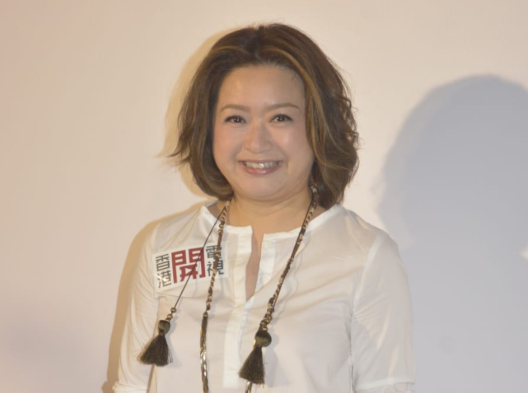 她以前可是香港TVB顶级美女，曾经在TVB经典电视剧《大时代》中饰演方敏，现在已