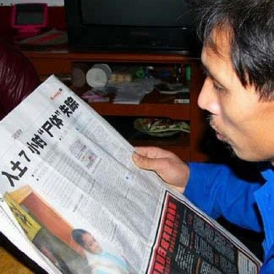 14岁少女因病去世，父母当天就安葬了女儿。谁知第二天早上，坟包出现了一条裂缝，女