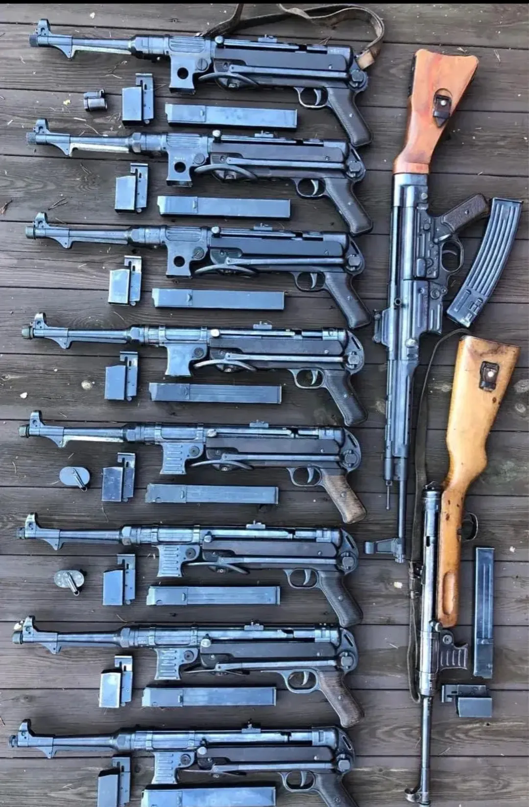 有人问这张图是德军什么编制部队的装备？

要我说啊，这就是个摆拍，不用过分解读，