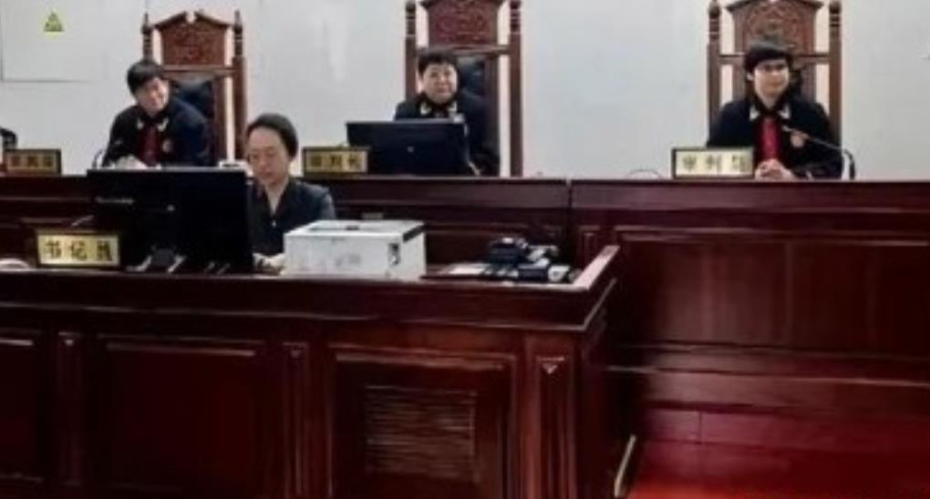 江西丰城，一位92岁的老妪王奶奶，在家族中掀起了一场不小的风波。王奶奶在未经其他