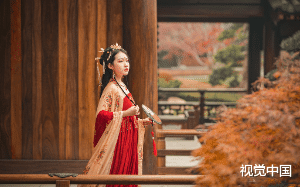 重生成暴君的新皇后，我和暴君扮演起恩爱夫妻。 终于暴君病得快死了，我迫不及待准备接手他的江山