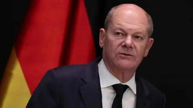 德国政府垮台，舒尔茨不学拜登放手一搏，欧洲的鸡贼