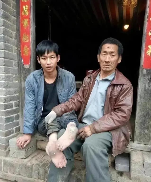 河南一名37岁的男子因家境贫困，没能成家，母亲为此整日愁眉不展。谁料，他却不顾母