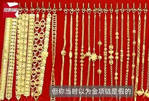 吉林敦化，女子逛商场时不慎把价值5000元的金项链遗失，报警后警方通过监控找到男