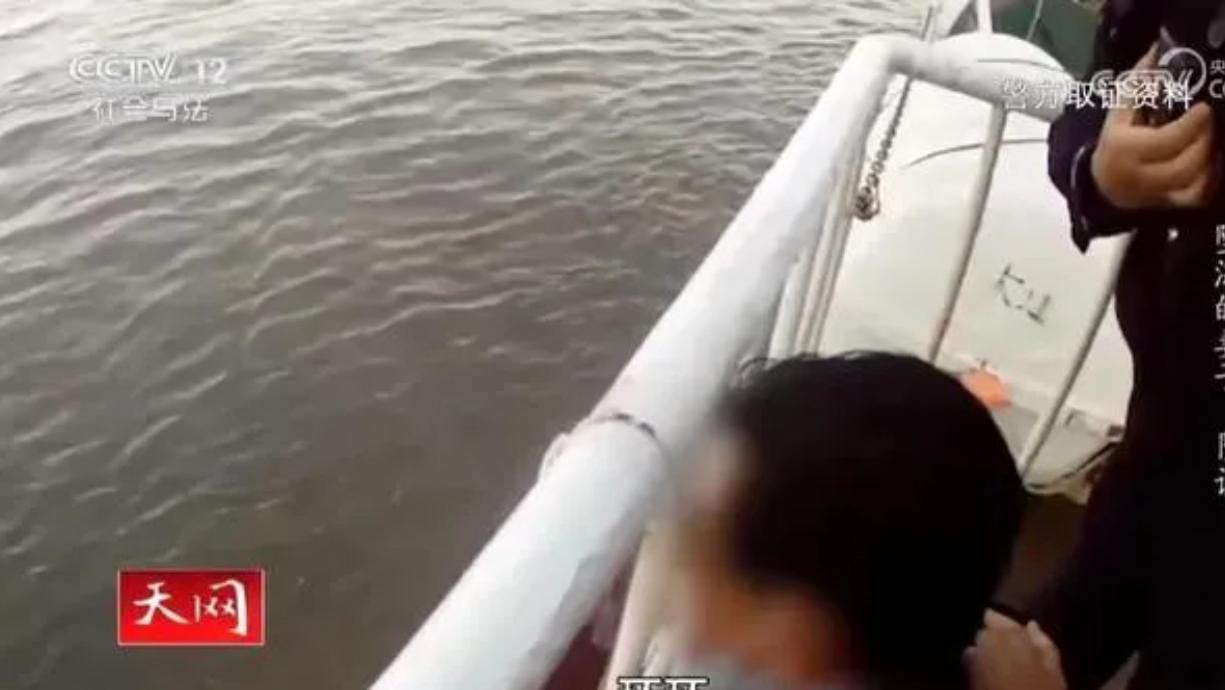 热搜第一的辽宁妻子坠海案，让人细思极恐